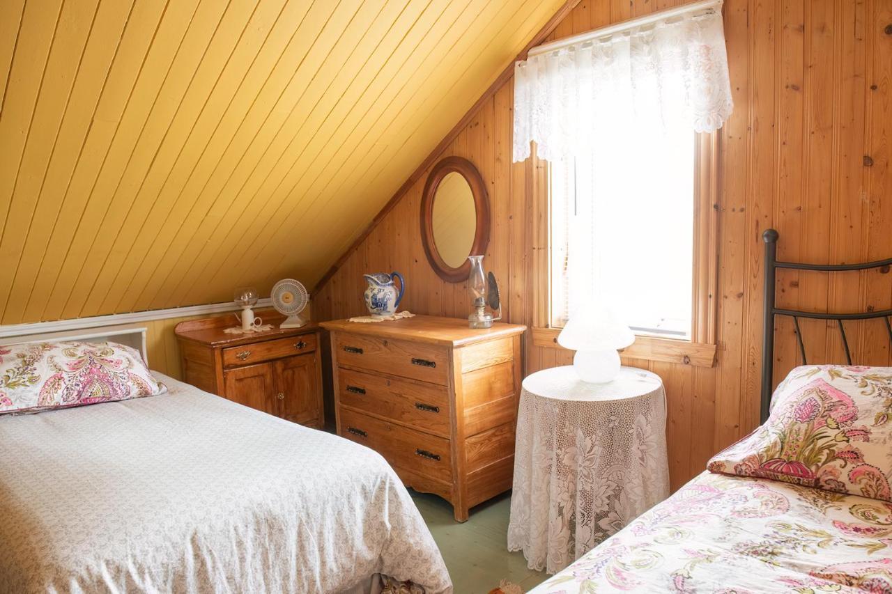 Bed & Cafe Petit Papillon Bed and Breakfast Grandes-Bergeronnes Buitenkant foto