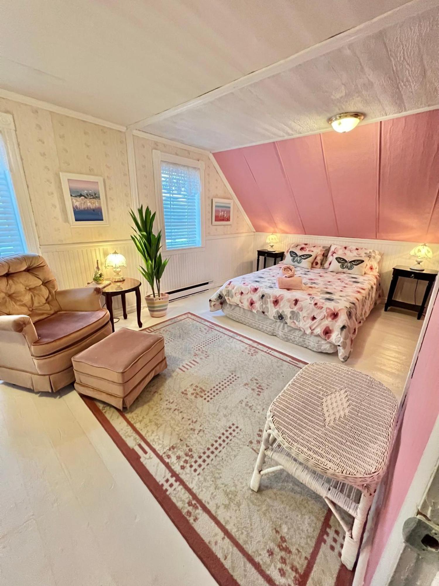 Bed & Cafe Petit Papillon Bed and Breakfast Grandes-Bergeronnes Buitenkant foto